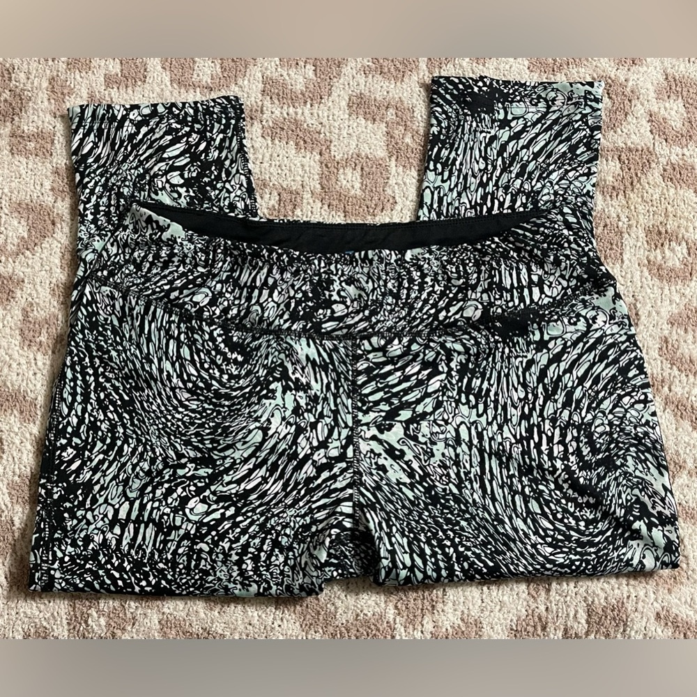 Ikonik Athletic Leggings Sz XL With Zipper Pocket